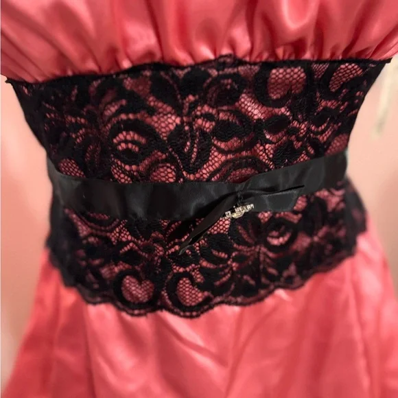 Y2K Pink Ruffled Dress with Black Lace Waist size L - Picture 4 of 7